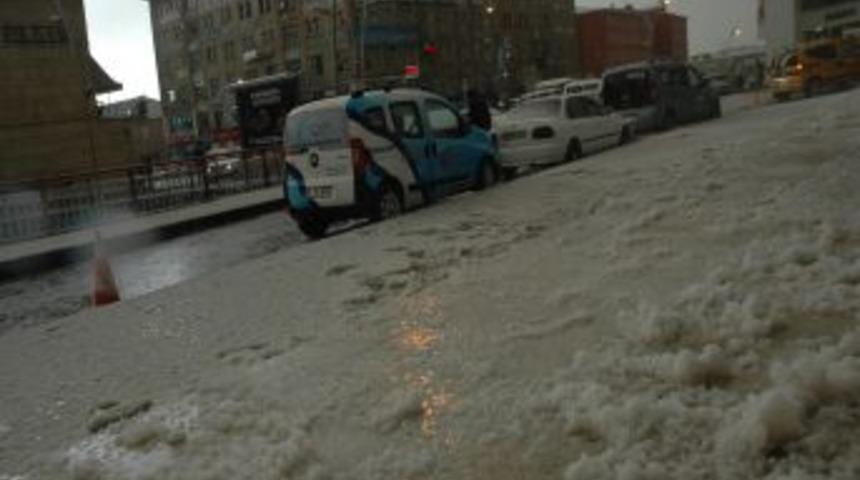 Erzurum'da Dolu S&uuml;rprizi