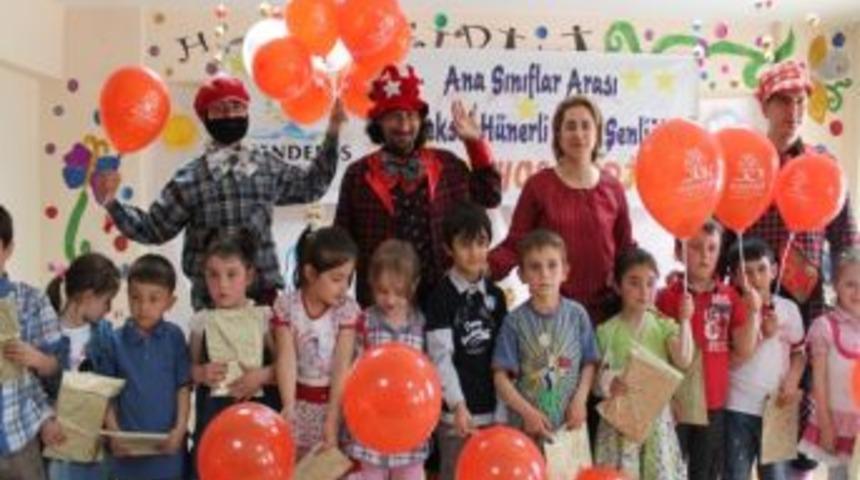 Minikler, 'H&uuml;nerli Eller Pastel Boya Şenliği'nde eğlendi