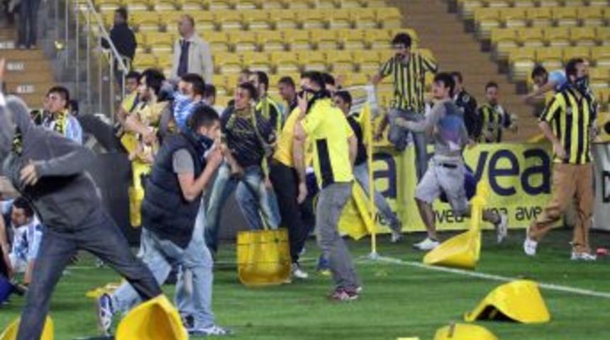 Kadık&ouml;y'de gerginlikler s&uuml;r&uuml;yor