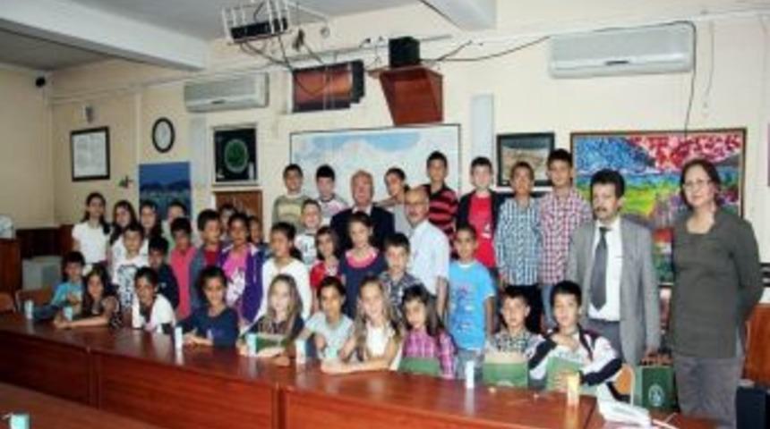Burhaniye'de &Ouml;ğrencilerden Belediye Kampanyasına Destek
