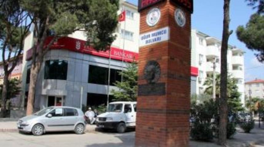 Burhaniye'de Bulvara Ziraat Bankası Saati