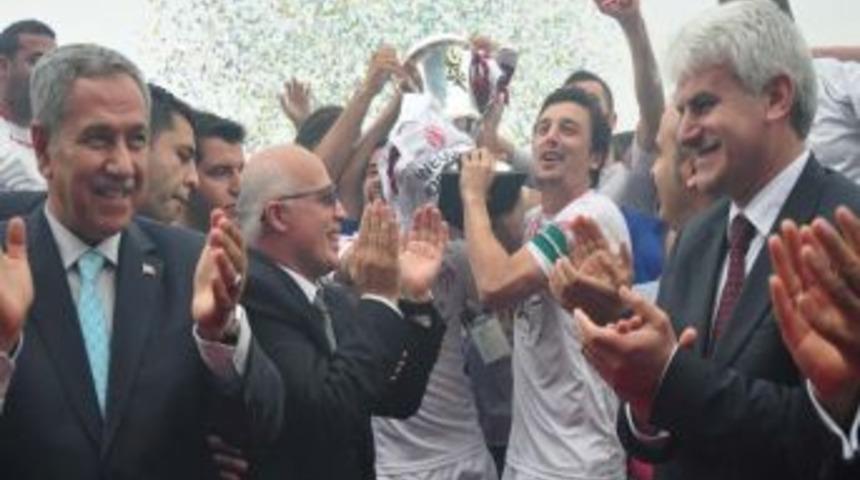 Şampiyon İneg&ouml;lspor'a Kupasını Arın&ccedil; Verdi