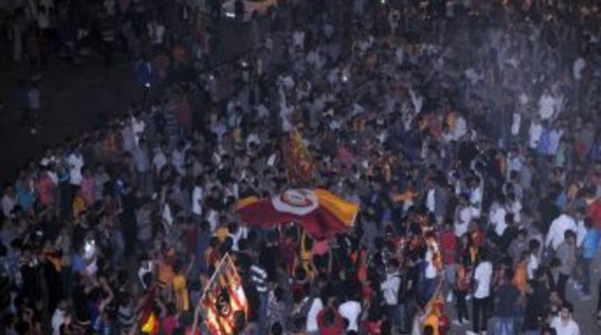 Diyarbakırlı Galatasaray taraftarları şampiyonluğu kutladı