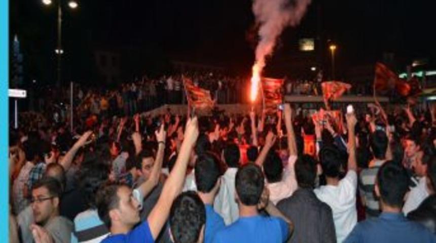 Malatya&rsquo;da Galatasaray taraftarları şampiyonluğa seviniyor