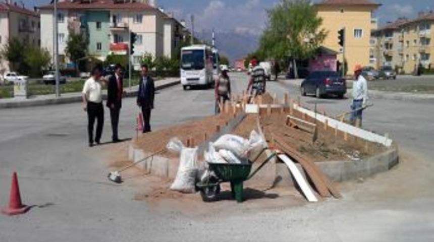 Kavşak Yenileme &Ccedil;alışmaları Devam Ediyor