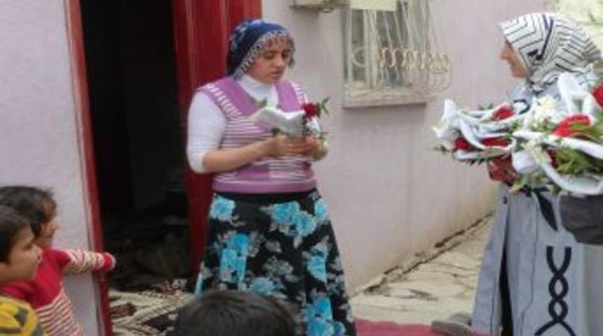 Van'da Anneler G&uuml;n&uuml; Kutlamaları