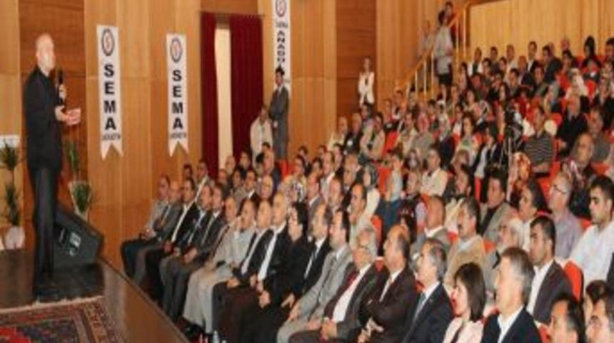 Aksaray'da, d&uuml;zenlenen eğitim konulu konferans ilgi g&ouml;rd&uuml;