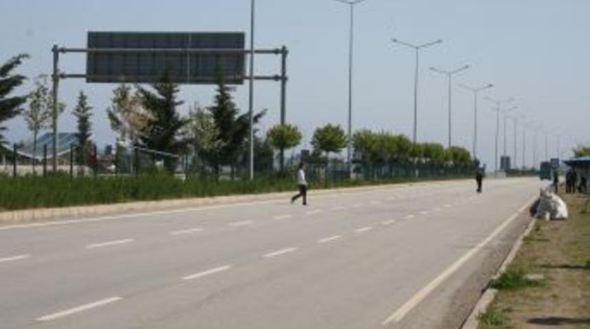 Giresun'da, alt ge&ccedil;it yerine yol kullanılıyor