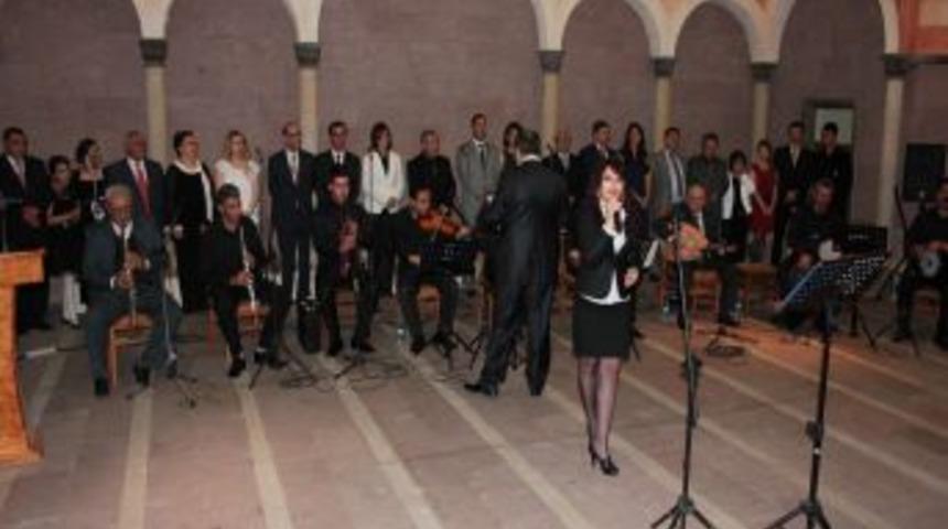 Engelsiz T&uuml;rk Sanat M&uuml;ziği Konseri İlgi Topladı