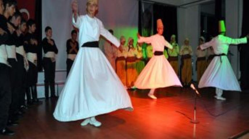 Lise &ouml;ğrencileri Yunus Emre&rsquo;yi anma programı d&uuml;zenledi