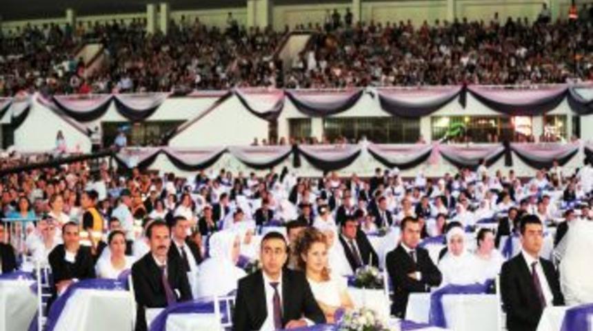 Alışveriş festivalinde nikah kıydıracak 212 &ccedil;ift aranıyor