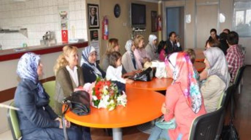 Eğitim-Bir-Sen'li kadınlardan şehit ve gazi eşlerine ziyaret