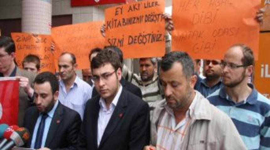 'Zina su&ccedil; sayılsın' diyerek AK Parti &ouml;n&uuml;nde toplandılar