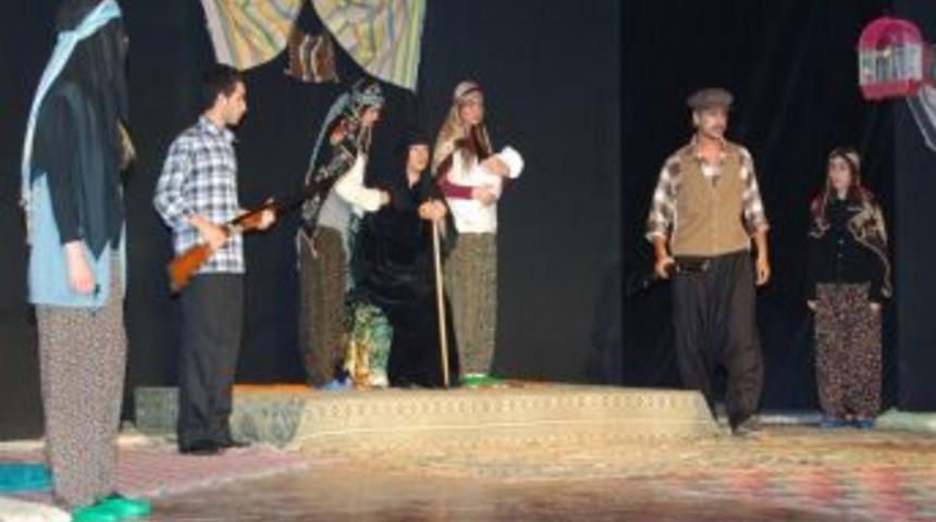 Liselerarası Tiyatro Şenliği Başlıyor