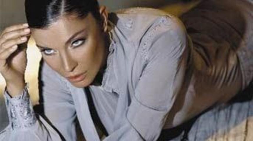 Kendini eve kapattı