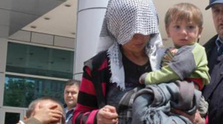 &Ccedil;ocuklarıyla polise sığındı