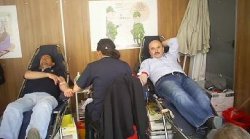 Kızılay Kan Bağış Tırı &Ccedil;an'da