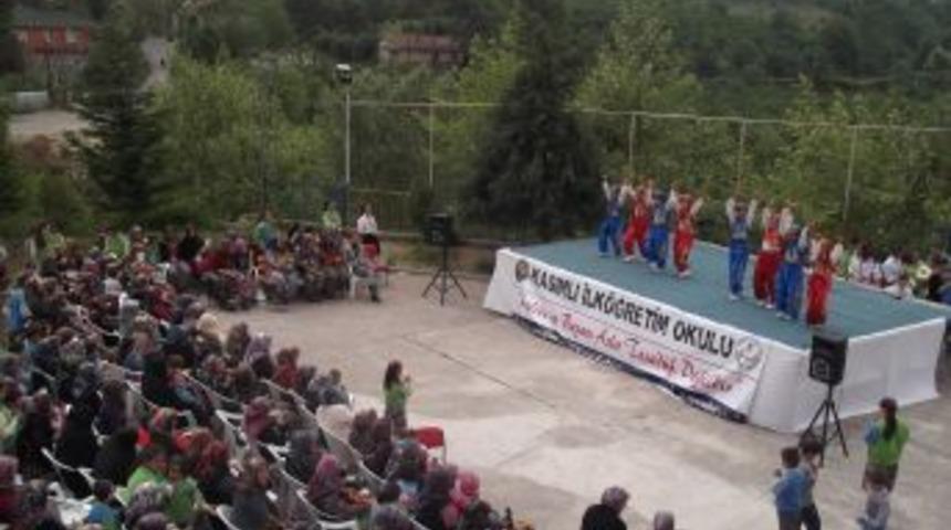 Kasımlı İlk&ouml;ğretim Okulu'nda Yılın Annesi Se&ccedil;ildi