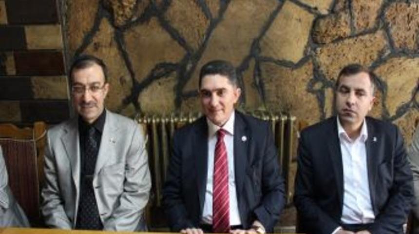 Ağrı'da Cumhurbaşkanı G&uuml;l heyecanı yaşanıyor