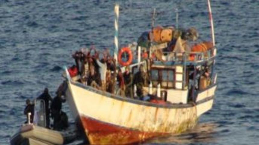 Tcg Giresun Fırkateyni Aden K&ouml;rfezi'nde Korsan Avlıyor