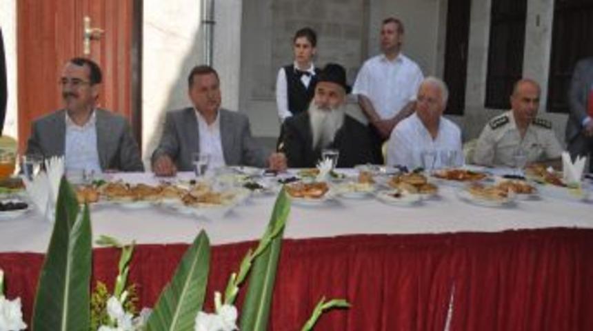 Farklılıklar hoşg&ouml;r&uuml; sofrasında buluştu