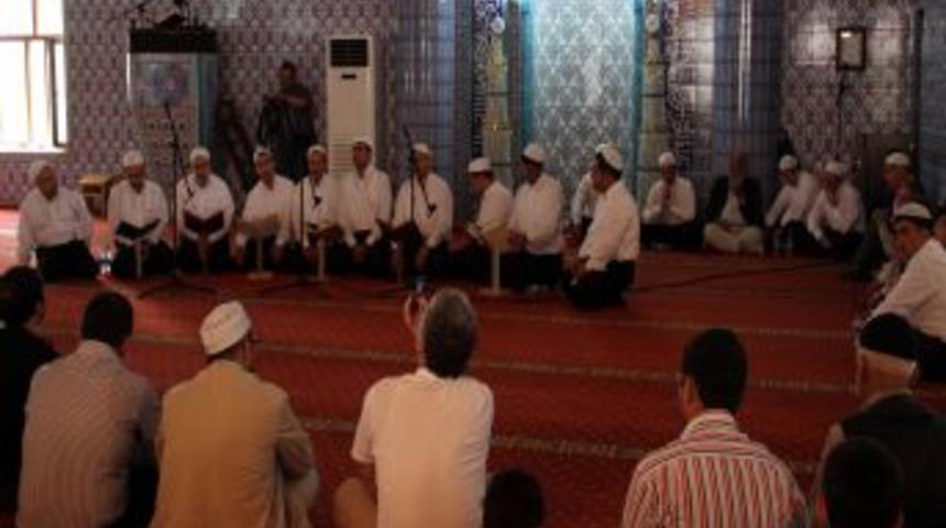 Başbakan Erdoğan&rsquo;ın annesi i&ccedil;in K&uuml;rt&ccedil;e mevlit okutuldu