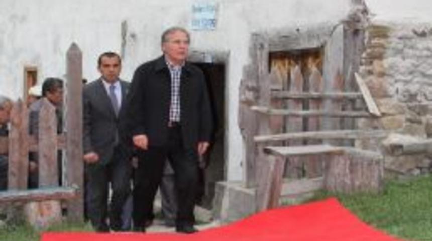 Ak Parti Karab&uuml;k Milletvekili Şahin K&ouml;y Yollarını İnceledi