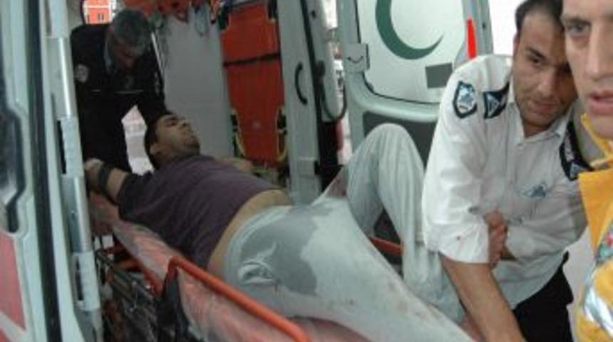 Akıl Hastanesinden Ka&ccedil;arken Demirlere Saplandı