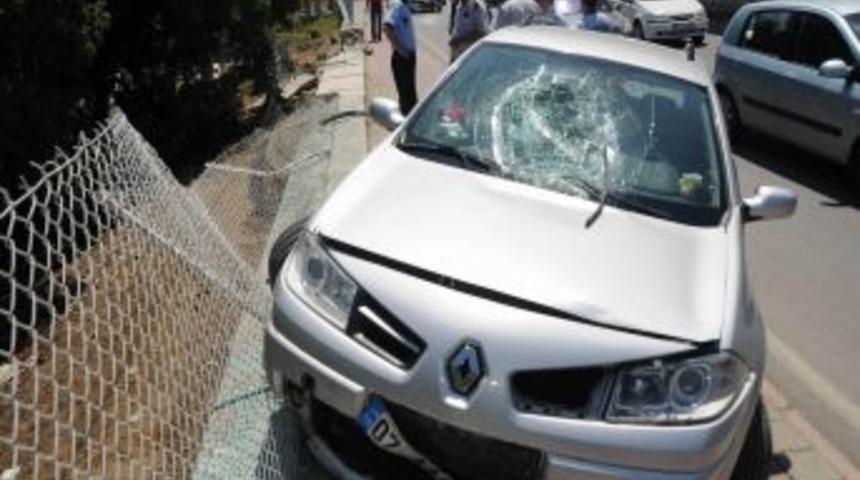 &Ouml;nce Yayaya Vurdu, Sonra Duvara &Ccedil;ıktı