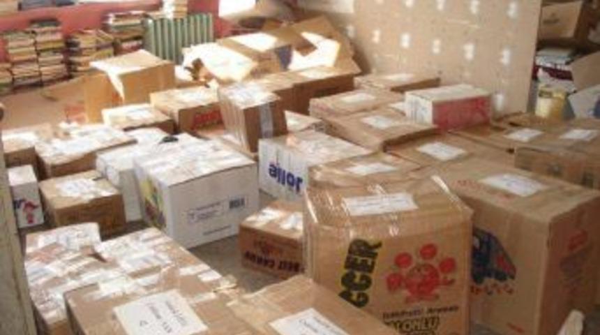 Atat&uuml;rk İlk&ouml;ğretim Okulu'ndan Okullara Kitap Yardımı