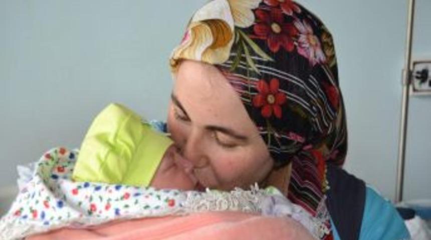 Anneler G&uuml;n&uuml;nde En G&uuml;zel Hediyeyi Onlar Aldı