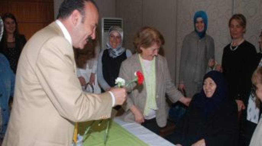 Başkan Doğan Annesinin Anneler G&uuml;n&uuml;n&uuml; Kutladı