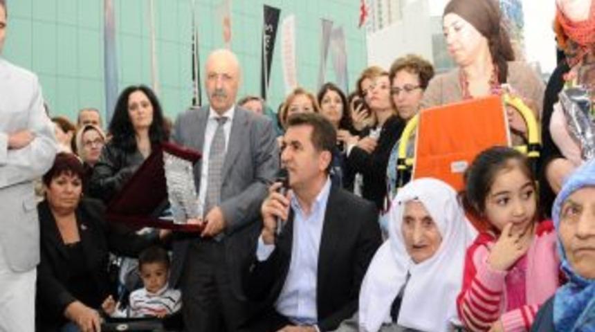 Şişli'de Yılın Annesi "berfo Kırbayır" Se&ccedil;ildi