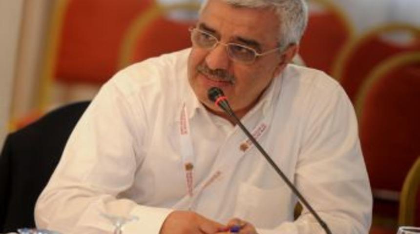 'Gayrim&uuml;slim' yerine 'Farklı din ve inan&ccedil; grupları' ifadesi kullanılmalı'