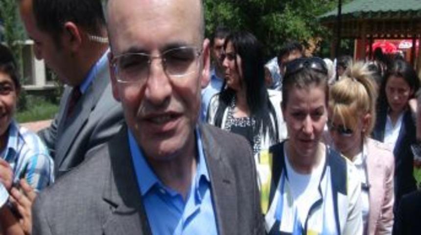 Bakan Şimşek, Galatasaray&rsquo;ı kutladı