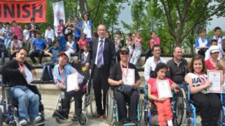 Engelli gen&ccedil;ler oryantiring m&uuml;sabakası yaptı