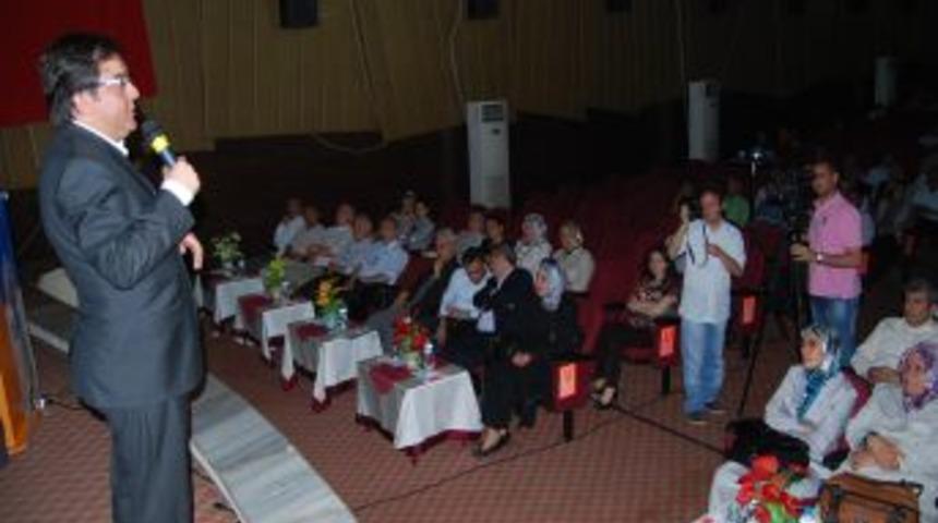 Kozan'da &ldquo;Mehmet Akif ile Anlaşabilmek&rdquo; konulu konferans d&uuml;zenlendi