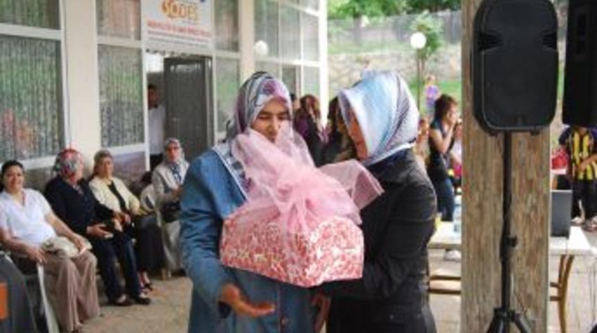 Kozan Belediyesi Gen&ccedil;lik Meclisi&rsquo;nden Anneler G&uuml;n&uuml; etkinliği