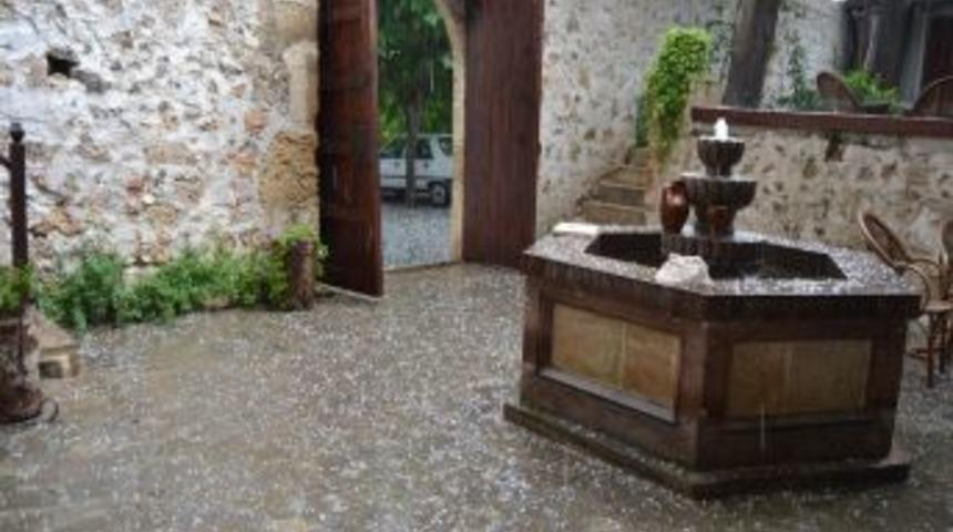 Kozan&rsquo;da dolu yağışı