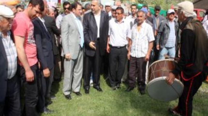 K&ouml;yl&uuml;ler baharın gelişini şenlikle kutladı