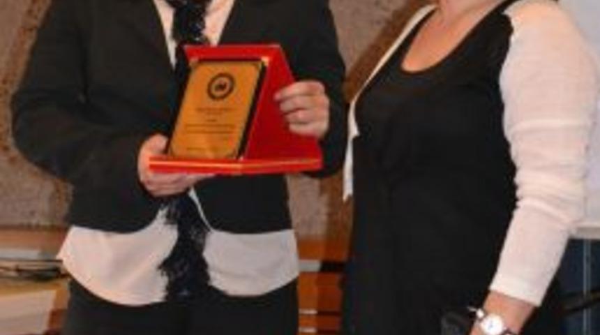 Hukuk&ccedil;ular, restoranda Anneler G&uuml;n&uuml; programı yaptı