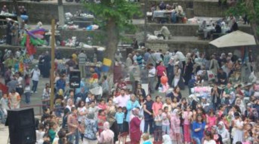 Kemalpaşa'da Anneler G&uuml;n&uuml;, piknikle kutlandı