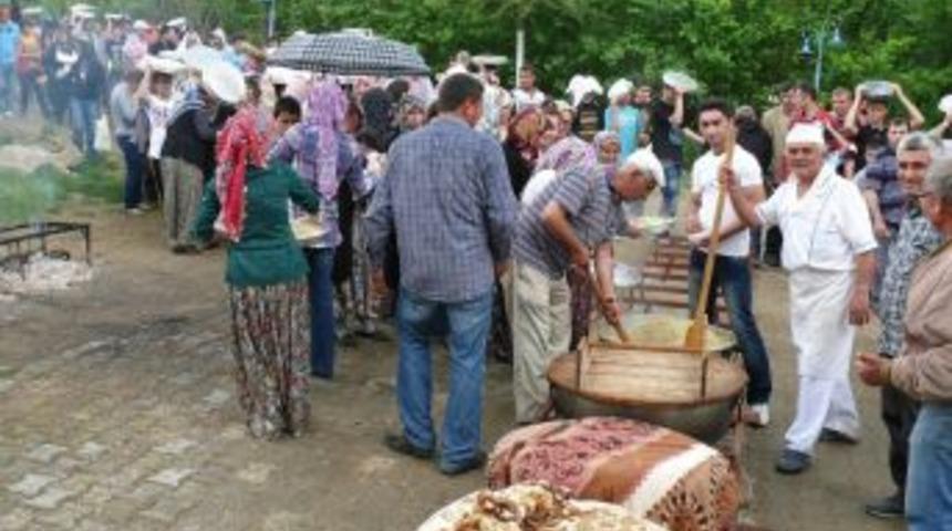 Hıdrellez Kutlamasında 25 Kazan Pilav Dağıttılar