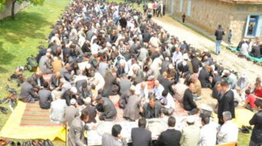 Kuraklık &Ccedil;eken K&ouml;yl&uuml;ler Yağmur Yağınca Ş&uuml;k&uuml;r Duasına &Ccedil;ıktı