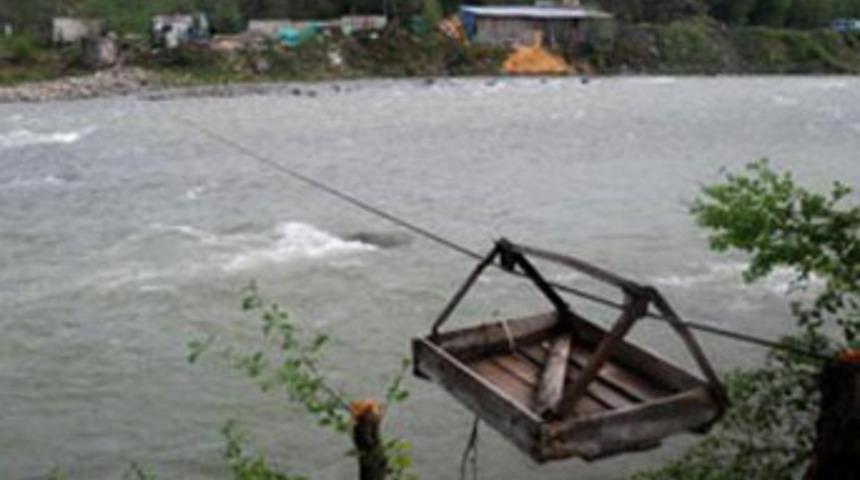 Teleferikten d&uuml;ş&uuml;p &ouml;ld&uuml;