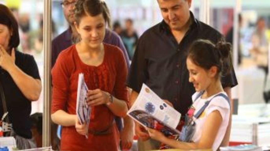 Kocaeli'de Kitap Fuarını İlk G&uuml;n 28 Bin 417 Kişi Ziyaret Etti