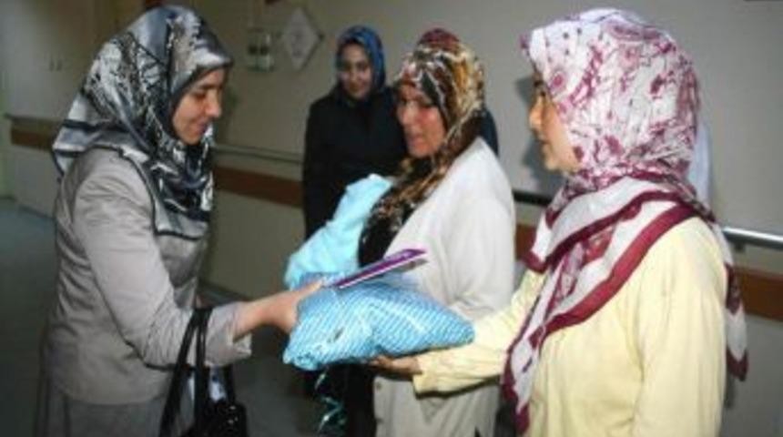 Ak Parti Konya İl Kadın Kolları'ndan Yeni Annelere Ziyaret