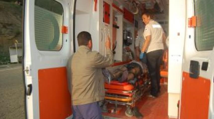 Otomobil Dereye U&ccedil;tu: 4 Yaralı