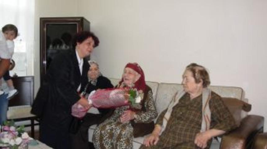 Ak Parti Perşembe Kadın Kolları'ndan Anneler G&uuml;n&uuml; Ziyareti