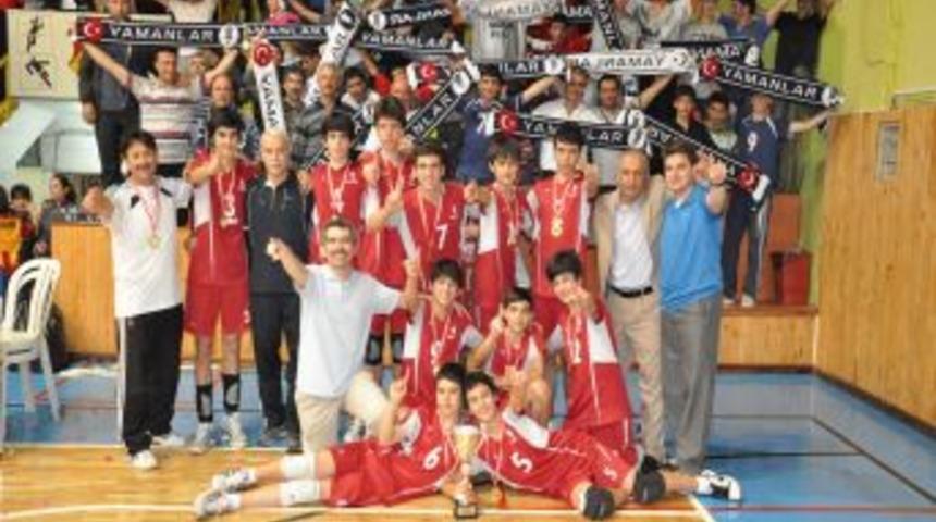 Karşıyaka &Ouml;zel Yamanlar İlk&ouml;ğretim voleybolda T&uuml;rkiye şampiyonu oldu